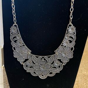 Elegant Silver Floral Necklace